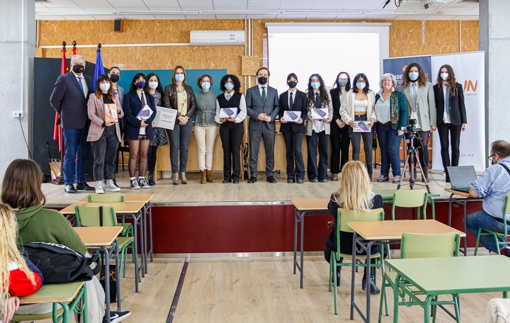 Premiados en la VI Edición del Certamen Internacional de Relato y Audiovisuales 'Educando contra la violencia'.