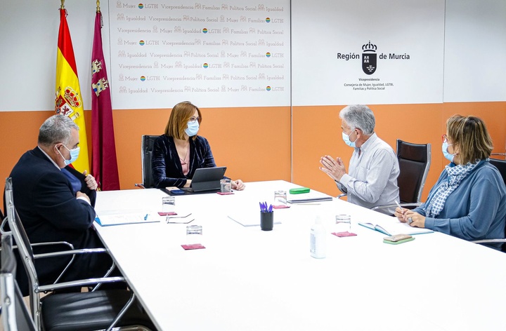 La Comunidad avanza en un nuevo modelo de cuidados de larga duración para mayores y dependientes