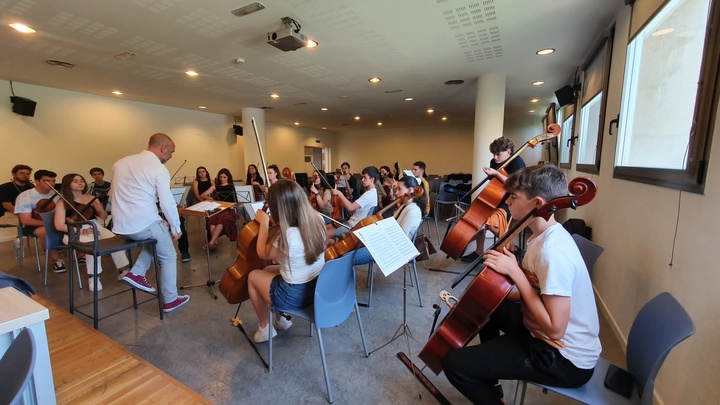 La Orquesta de Jóvenes de la Región de Murcia OJRM, bajo la dirección de Emilio Fenoy