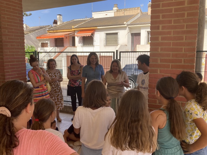 La vicepresidenta y consejera de Mujer, Igualdad, Lesbianas, gais, transexuales, bisexuales e intersexuales, Familias, Política Social y Transparencia, Isabel Franco, visita el Colegio Público Bilingüe Maspalomas participante en el programa 'Escuelas corresponsables'