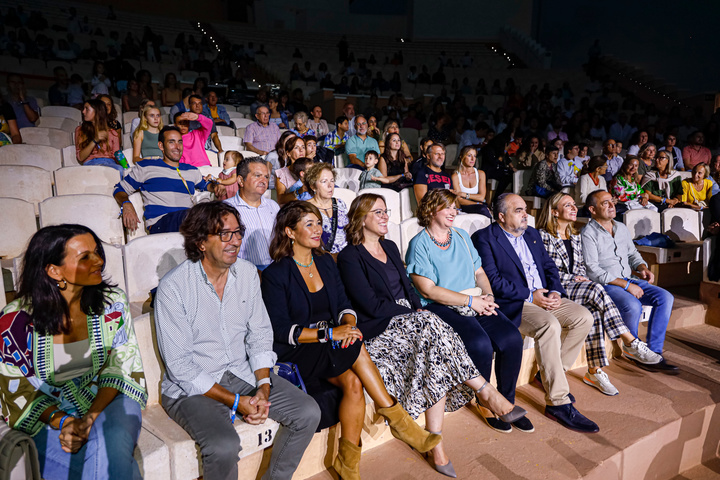 Isabel Franco asiste a la octava edición del concierto benéfico el 'Grito de Asido' (1)