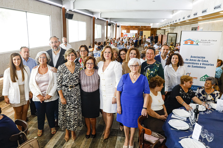 Isabel Franco pone en valor junto a la Asociación de Amas de Casa de Santomera la importancia de esta figura en nuestra sociedad (1)