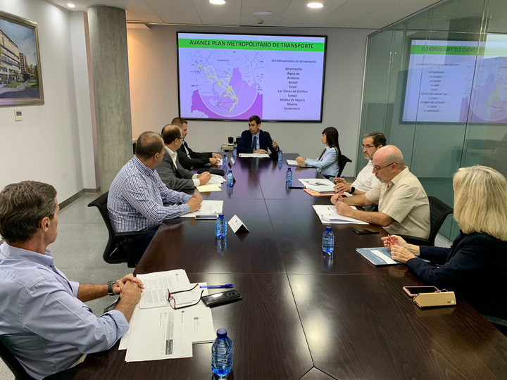 El consejero de Fomento e Infraestructuras, José Ramón Díez de Revenga, presenta el avance del Plan Metropolitano de Transporte de la ciudad de Murcia y su área de influencia (1)