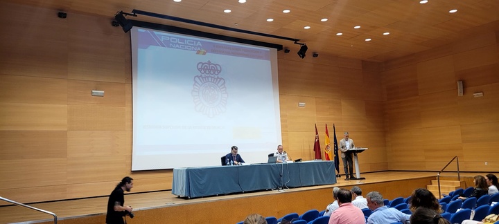 El secretario general de la Consejería de Presidencia, Turismo, Cultura y Deportes, Juan Antonio Lorca, interviene en la clausura de las jornadas.