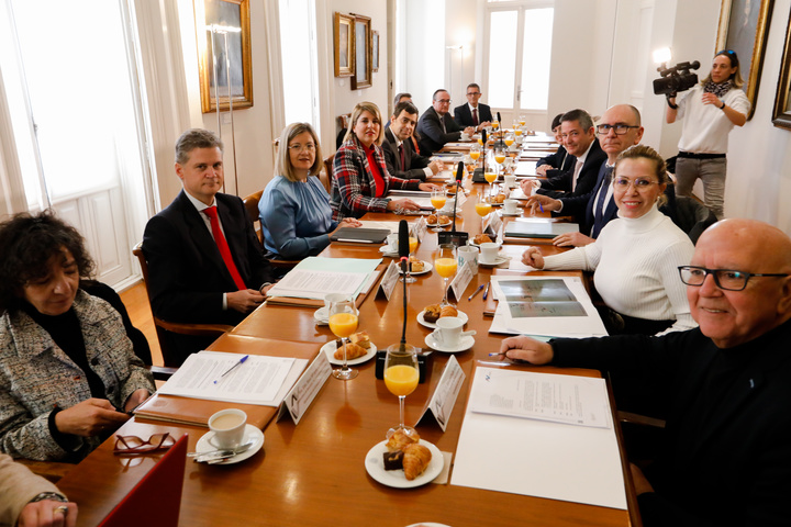 El consejero de Fomento e Infraestructuras, José Ramón Díez de Revenga, durante la reunión de la reunión del Consejo de Administración de la sociedad Cartagena Alta Velocidad (1)