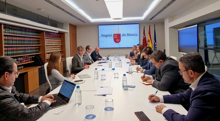 El consejero de Economía, Hacienda, Fondos Europeos y Administración Digital, Luis Alberto Marín, en un momento del encuentro con empresas tecnológicas e innovadoras.