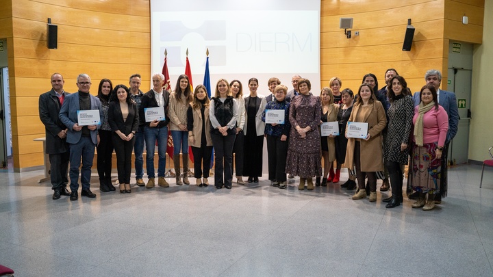 Conchita Ruiz Caballero, durante la entrega de los distintivos de su departamento a seis empresas y entidades públicas de la Región de Murcia que han destacado por la aplicación de políticas de igualdad (2)