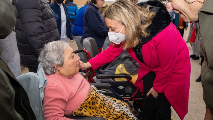 Conchita Ruiz Caballero, durante su visita a la residencia de Asprodes para personas con discapacidad intelectual (2)