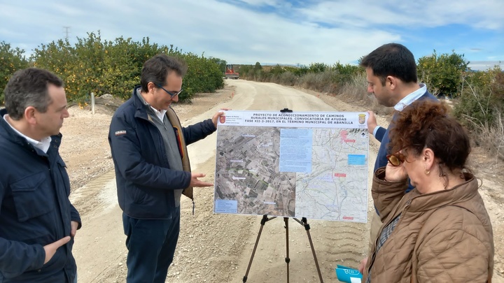 El director general del Agua, José Sandoval, y el alcalde de Abanilla, José Antonio Blanco, durante la visita a las obras
