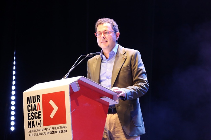 Imagen de archivo del director general del ICA, Manuel Cebrián, en la entrega de los Premios Azahar a los profesionales de las artes escénicas de la Región.