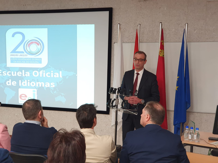 El consejero V&iacute;ctor Mar&iacute;n particip&oacute; en el XX aniversario de la Escuela Oficial de Idiomas de Molina de Segura (2)
