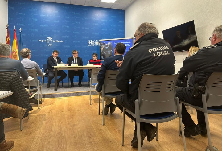 El proyecto de decreto por el que se creará el carnet profesional y registro de policías locales, se aprueba sin enmiendas en el Consejo de Cooperación Local