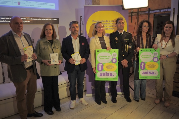 La consejera de Política Social, Familias e Igualdad, Conchita Ruiz Caballero, presenta el Protocolo de Actuación ante Violencia Sexual en locales turísticos y hosteleros