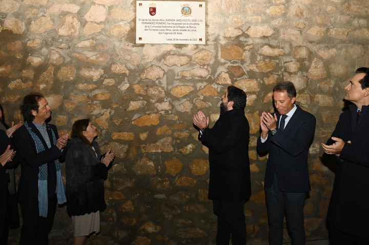 López Miras inaugura el Vial de los Barrios Altos de Lorca, que facilita los desplazamientos a miles de ciudadanos