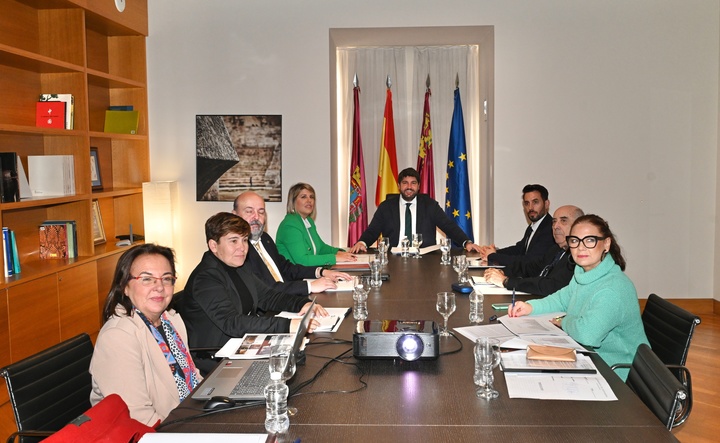 López Miras preside la reunión del Patronato de la Fundación Teatro Romano de Cartagena