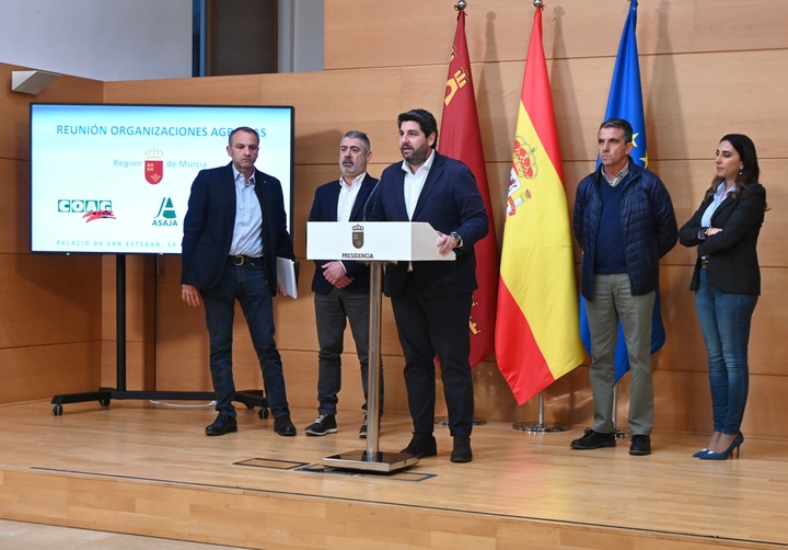 López Miras se reúne en San Esteban con representantes de las organizaciones agrarias en la Región de Murcia (2)