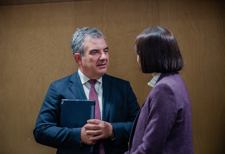 El consejero de Medio Ambiente, Universidades, Investigaci&oacute;n y Mar Menor, Juan Mar&iacute;a V&aacute;zquez, en una de las reuniones mantenida con la ministra de Ciencia, Innovaci&oacute;n y Universidades, Diana Morant.