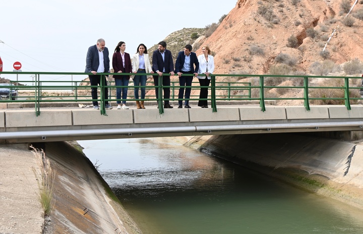 Fernando López Miras y Carlos Mazón realizan un recorrido por las inmediaciones del trasvase Tajo-Segura a su paso por Alhama de Murcia