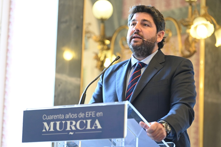 López Miras participa en el acto por el 40 aniversario de la Agencia EFE en la Región de Murcia (3)