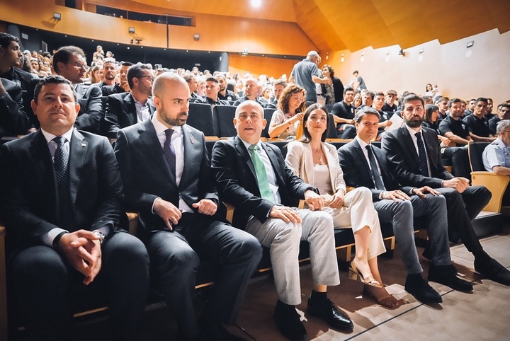 El vicepresidente y consejero de Interior, Emergencias y Ordenación del Territorio de la Región de Murcia, José Ángel Antelo, preside el acto de toma de posesión de los nuevos bomberos del CEIS.