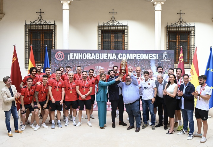 López Miras recibe al Jimbee tras su "histórica" Liga y afirma que "es un orgullo para toda la Región de Murcia"