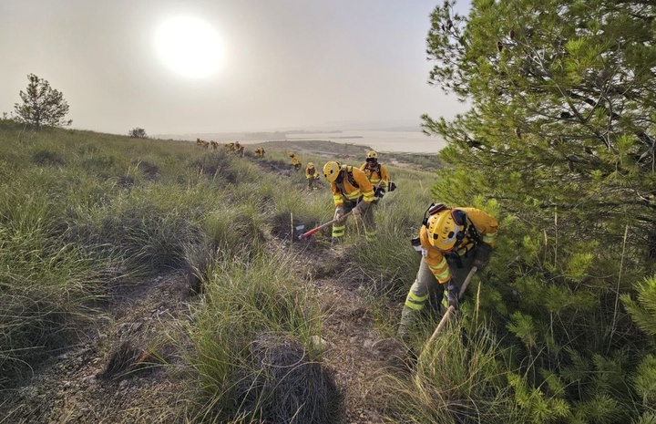 La Brigada de Bomberos Forestales (BRIMUR), durante un entrenamiento y adiestramiento específico.