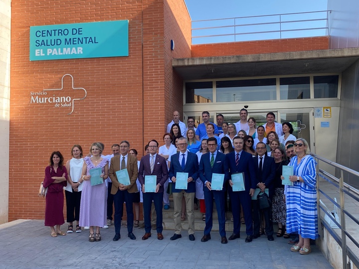 El consejero de Salud, Juan José Pedreño, junto con el presidente del Tribunal Superior de Justicia, Miguel Pascual del Riquelme, y el Fiscal Superior de la Región de Murcia, José Luis Díaz Manzanera, presentaron la Guía de Coordinación Interinstitucional.