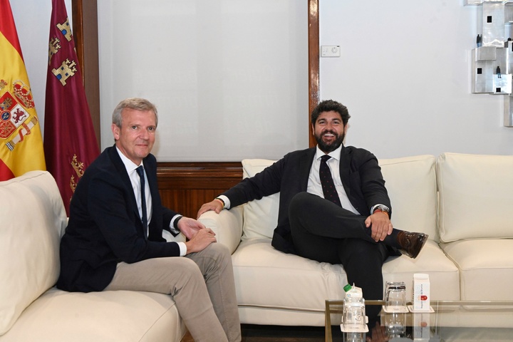 López Miras recibe al presidente de la Xunta de Galicia