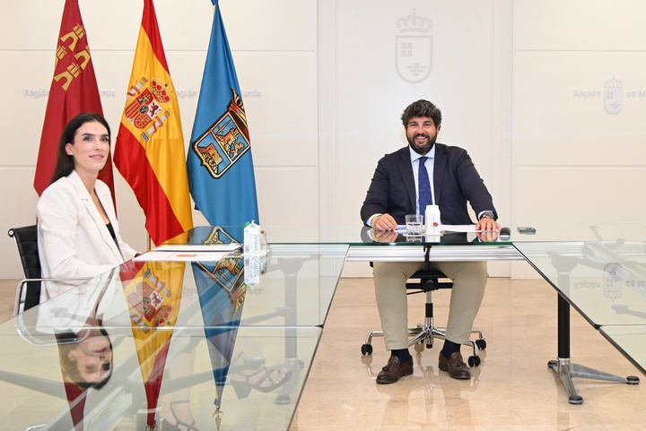 López Miras se reúne con la alcaldesa de Alhama de Murcia, María Cánovas