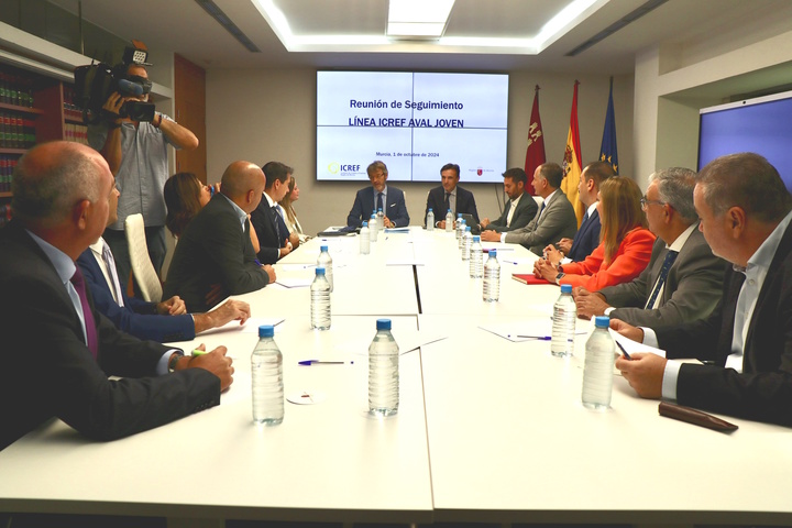 Los consejeros de Hacienda y de Fomento se reunieron hoy con los representantes de 7 entidades financieras para realizar un seguimiento de la Línea Icref Aval Joven