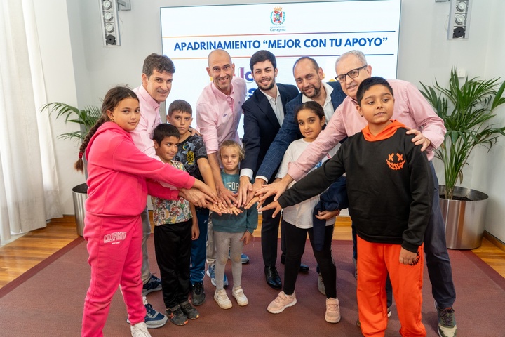El equipo de fútbol sala Jimbee Cartagena apadrina el proyecto 'Icue' de la Consejería de Educación para prevenir el abandono escolar