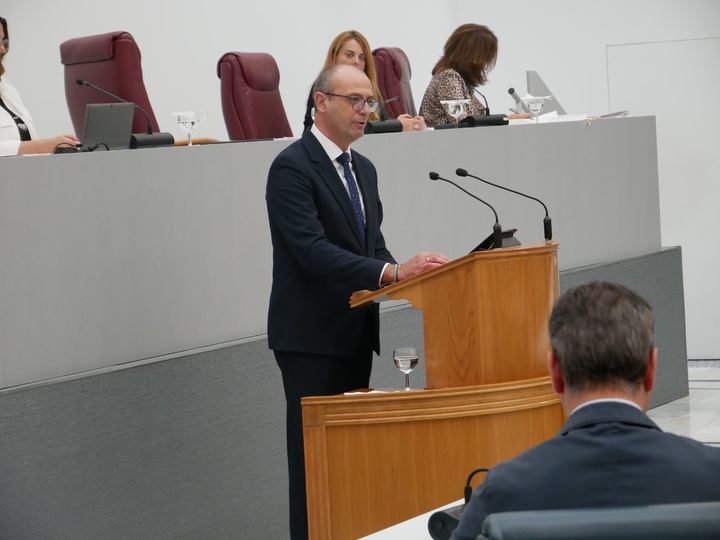 El consejero de Educación y Formación Profesional, Víctor Marín, comparece en el Pleno de la Asamblea Regional, a petición propia, para informar sobre el inicio de curso