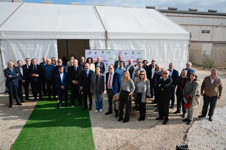 La Comunidad respalda con más de once millones de euros el despegue tecnológico del sector del calzado y del plástico regional