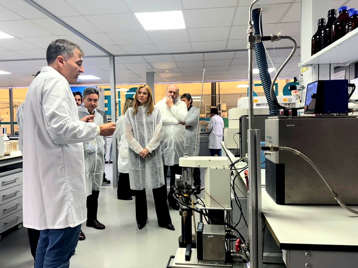 La consejera de Empresa conoce los proyectos del Centro Tecnológico de la Energía y del Medio Ambiente y destaca su  "impulso a la investigación y el desarrollo regional"