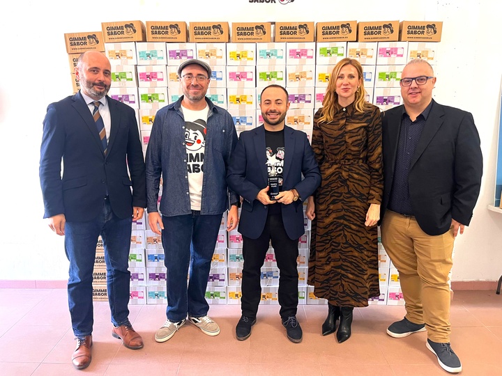 La consejera de Empresa, Empleo y Economía Social, Marisa López Aragón, en la visita a la empresa Guimme.