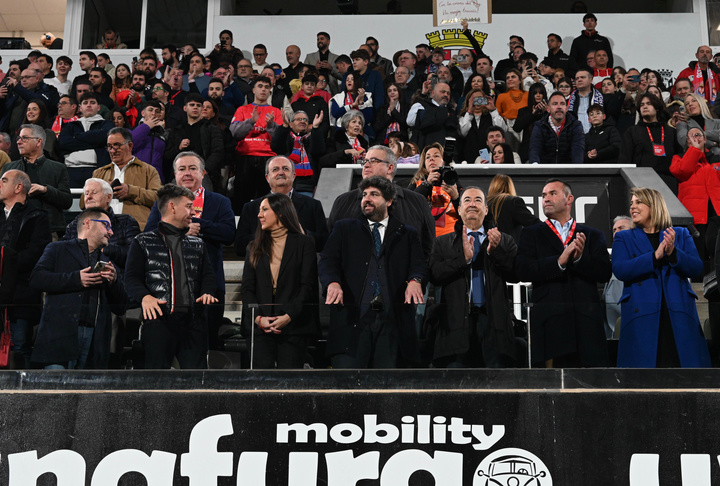 El presidente de la Comunidad, Fernando López Miras, asiste al partido de dieciseisavos de la Copa del Rey entre el Club Deportiva Minera y el Real Madrid CF.