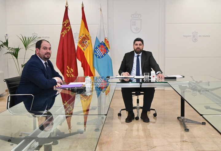 Fernando López Miras se reúne con el alcalde de Los Alcázares, Mario Pérez Cervera