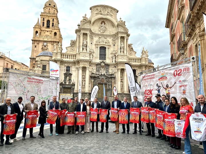 Un momento de la presentaci&oacute;n de la carrera Maraton Murcia Costa C&aacute;lida, en la que particip&oacute; el director general de Deportes, Fran S&aacute;nchez.