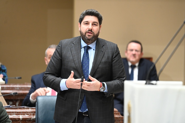 López Miras, en el Pleno de la Asamblea Regional