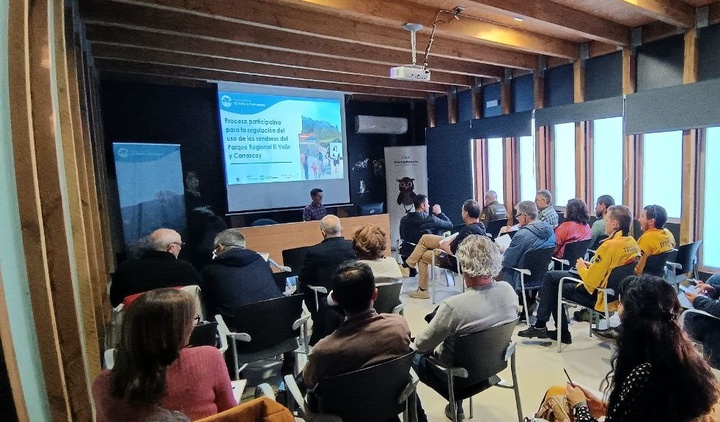 Reunión del grupo de trabajo para la Regulación del Uso Sostenible de los Senderos del Parque Regional de El Valle y Carrascoy, celebrada el pasado jueves.