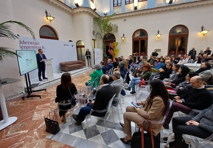 El consejero de Medio Ambiente, Universidades, Investigación y Mar Menor, Juan María Vázquez, durante la inauguración de la jornada 'Liderazgo femenino y sostenibilidad', organizada por el diario La Opinión.