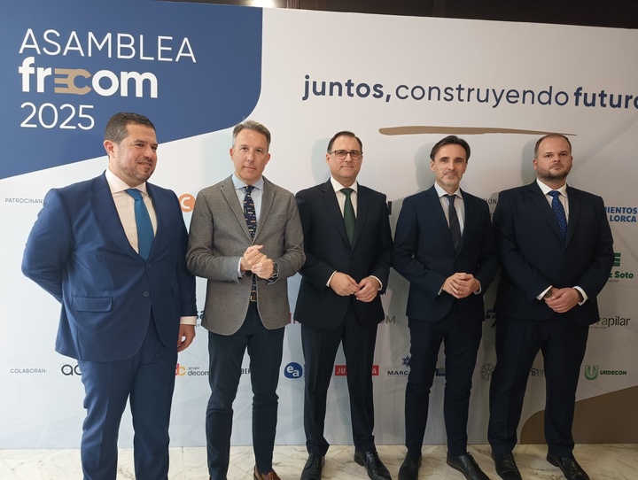 El consejero de Fomento e Infraestructuras, Jorge García Montoro, durante la Asamblea General de Frecom celebrada en Lorca