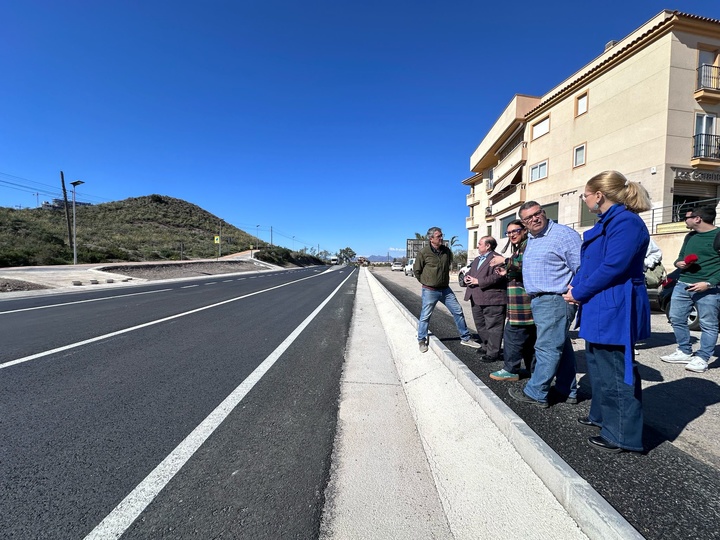 El director general de Carreteras, Francisco Carrillo, durante la visita a la finalización de la obra realizada en la carretera regional RM-D14 que une Águilas con la AP-7