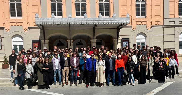 La consejera Carmen Conesa, con los asistentes a la celebración del Día del Teatro.