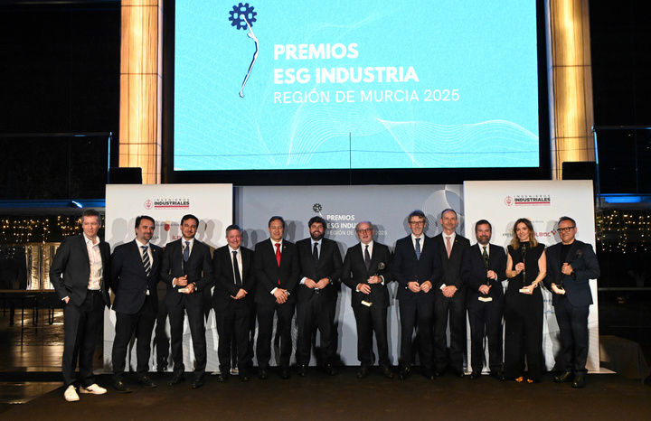 López Miras subraya que el Plan Industrial de la Región de Murcia traerá consigo "más y mejores empleos" (1)