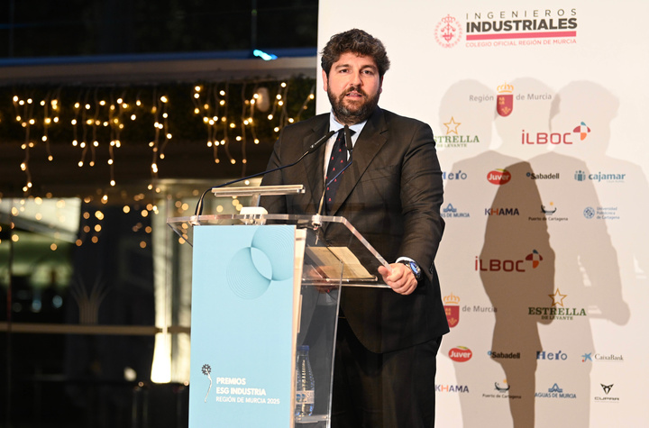 López Miras subraya que el Plan Industrial de la Región de Murcia traerá consigo "más y mejores empleos" (3)