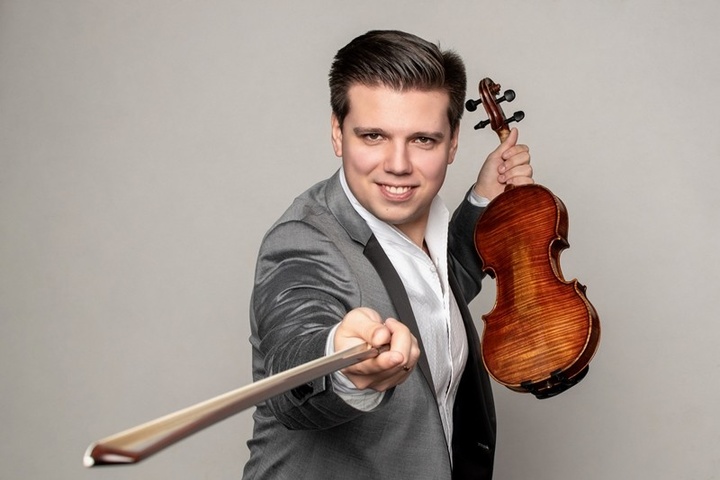 Fotograf&iacute;a del violinista Sergei Dogadin realizada por Anastasia Steiner