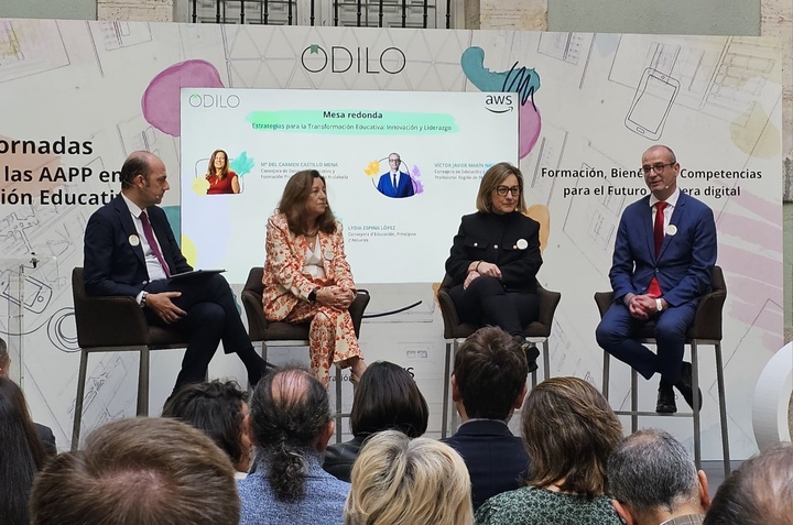 El consejero de Educación presenta en Madrid la Estrategia de Digitalización Educativa de la Región 'Libre'