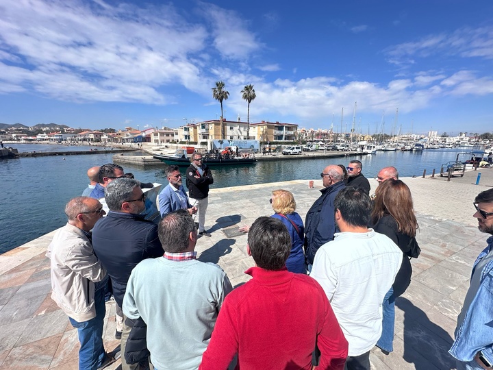 El director general de Litoral y Puertos, Pablo Marín, presenta las mejoras que se van a realizar en el Puerto de Cabo de Palos