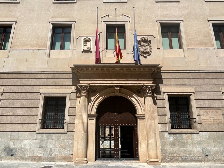 Las banderas ondearán a media asta hasta el jueves